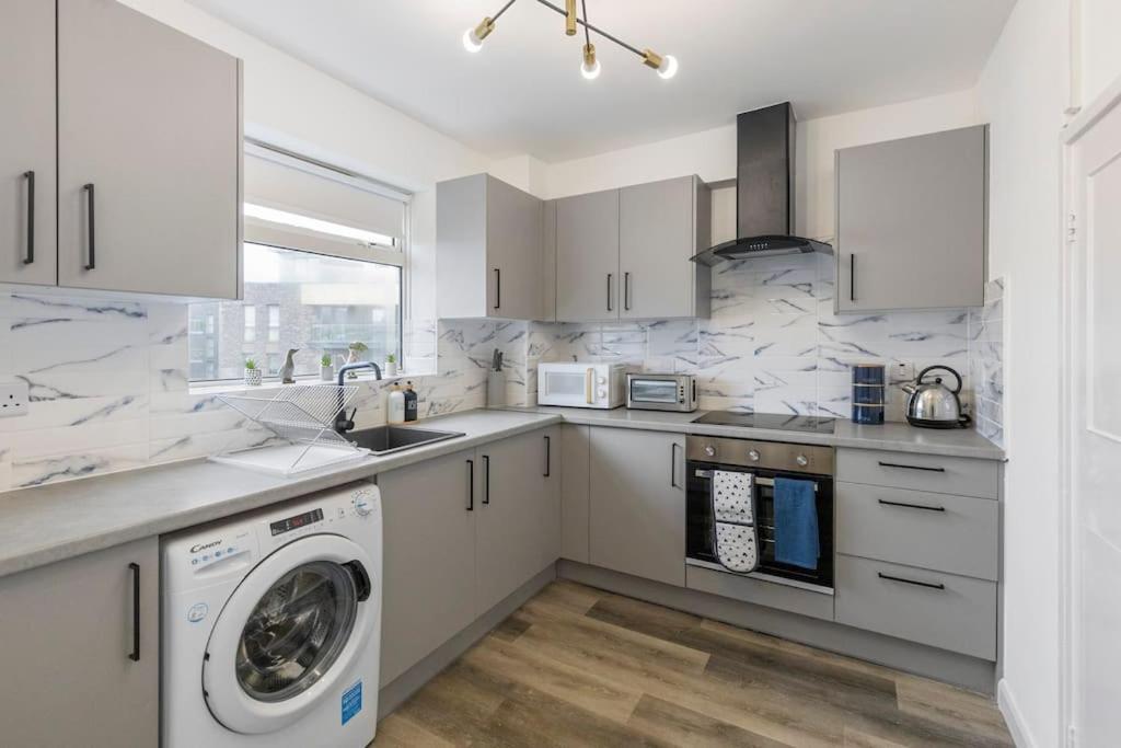 Shard View 2Br Next Tower Bridge Apartment London Bagian luar foto
