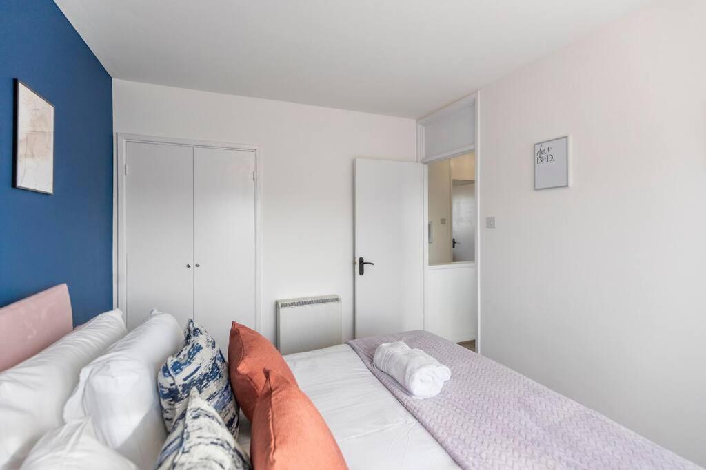 Shard View 2Br Next Tower Bridge Apartment London Bagian luar foto