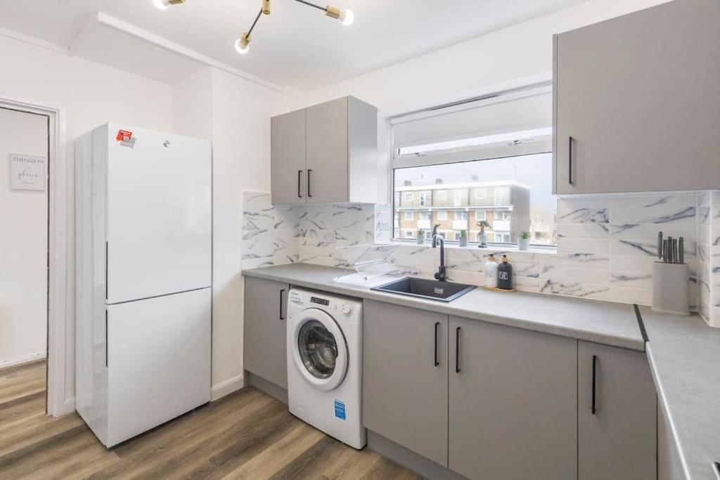 Shard View 2Br Next Tower Bridge Apartment London Bagian luar foto