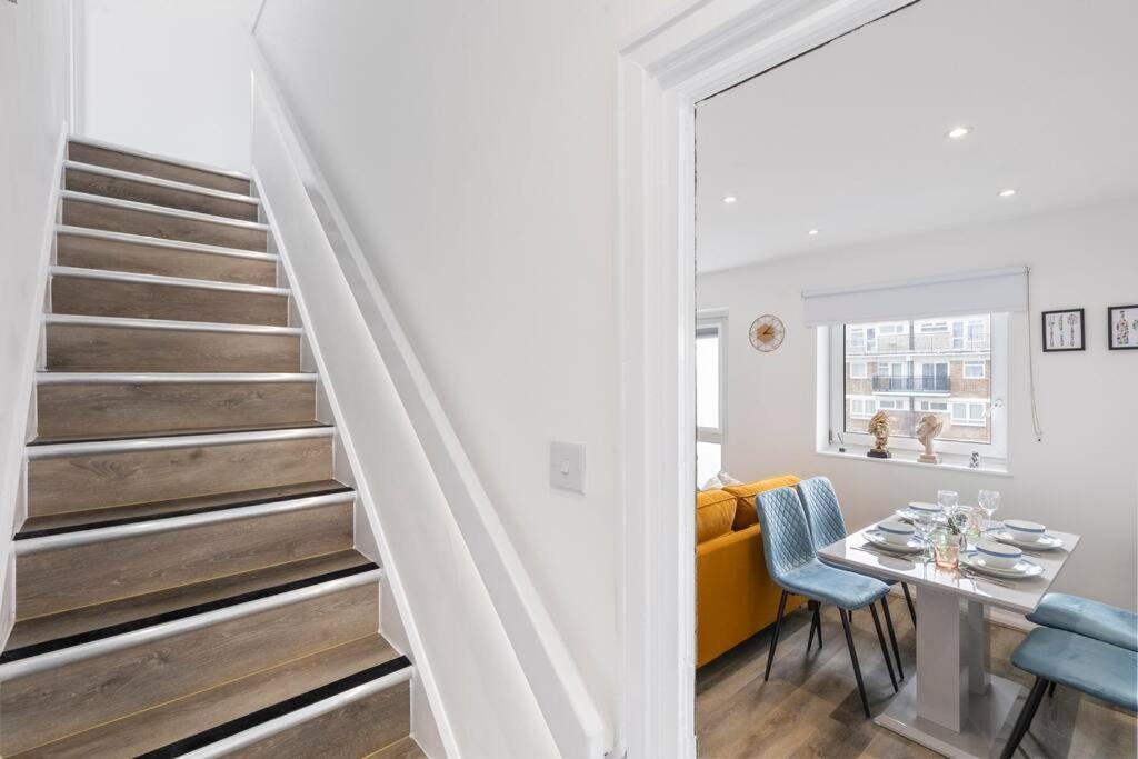 Shard View 2Br Next Tower Bridge Apartment London Bagian luar foto